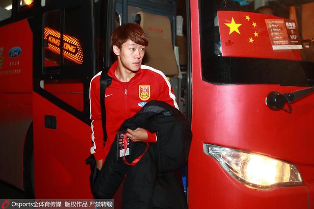 作为上赛季西甲联赛的卫冕冠军，巴萨本赛季的联赛统治力也是下降颇多，由于莱万和拉菲尼亚等锋线球员的状态均较为一般，边锋登贝莱又转投法甲巴黎圣日耳曼，所以巴萨的进攻能力也是受到了不小的影响。